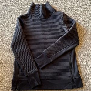 EUC all in motion pullover